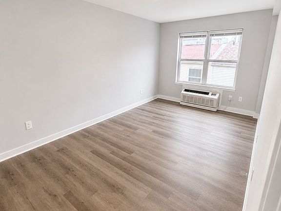 4th image of 169 16th Ave #3