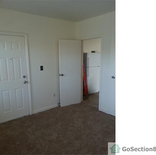 2nd image of 18 E Walnut St Floor 2