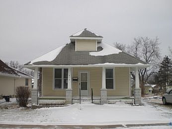 1st image of 913 E Robinson St