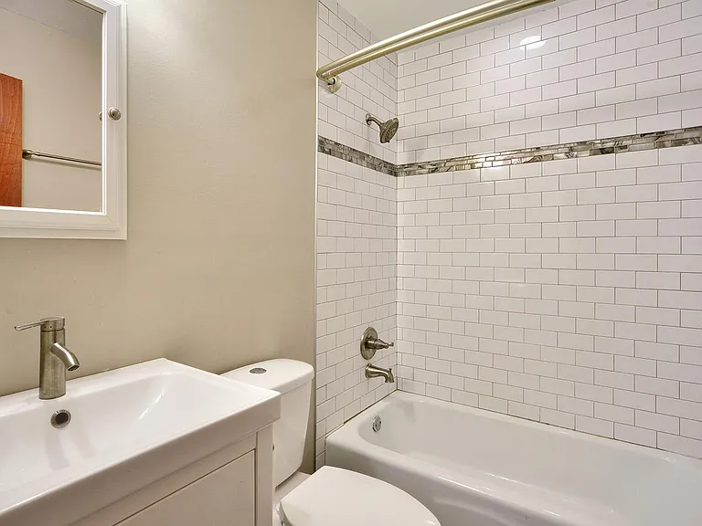 195 Powell St SE #10 — Photo 16