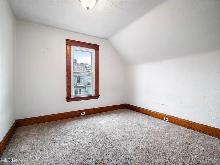 1821 Kenneth Ave — Photo 10