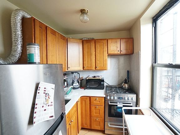 4th image of 156 W 9th St #3D