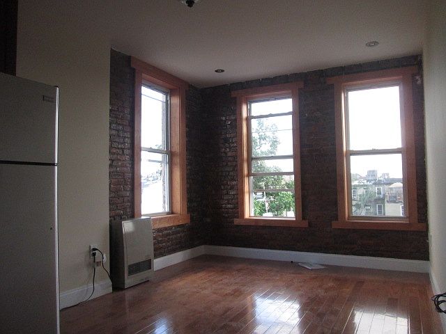 1st image of 81 Pulaski St APT 1