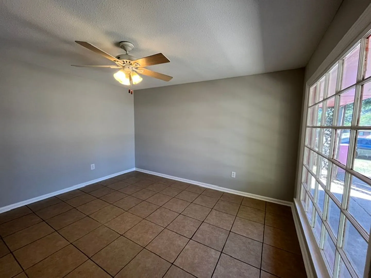 Renovated 3 Bedroom 1 Bath Home for Rent! — Photo 2