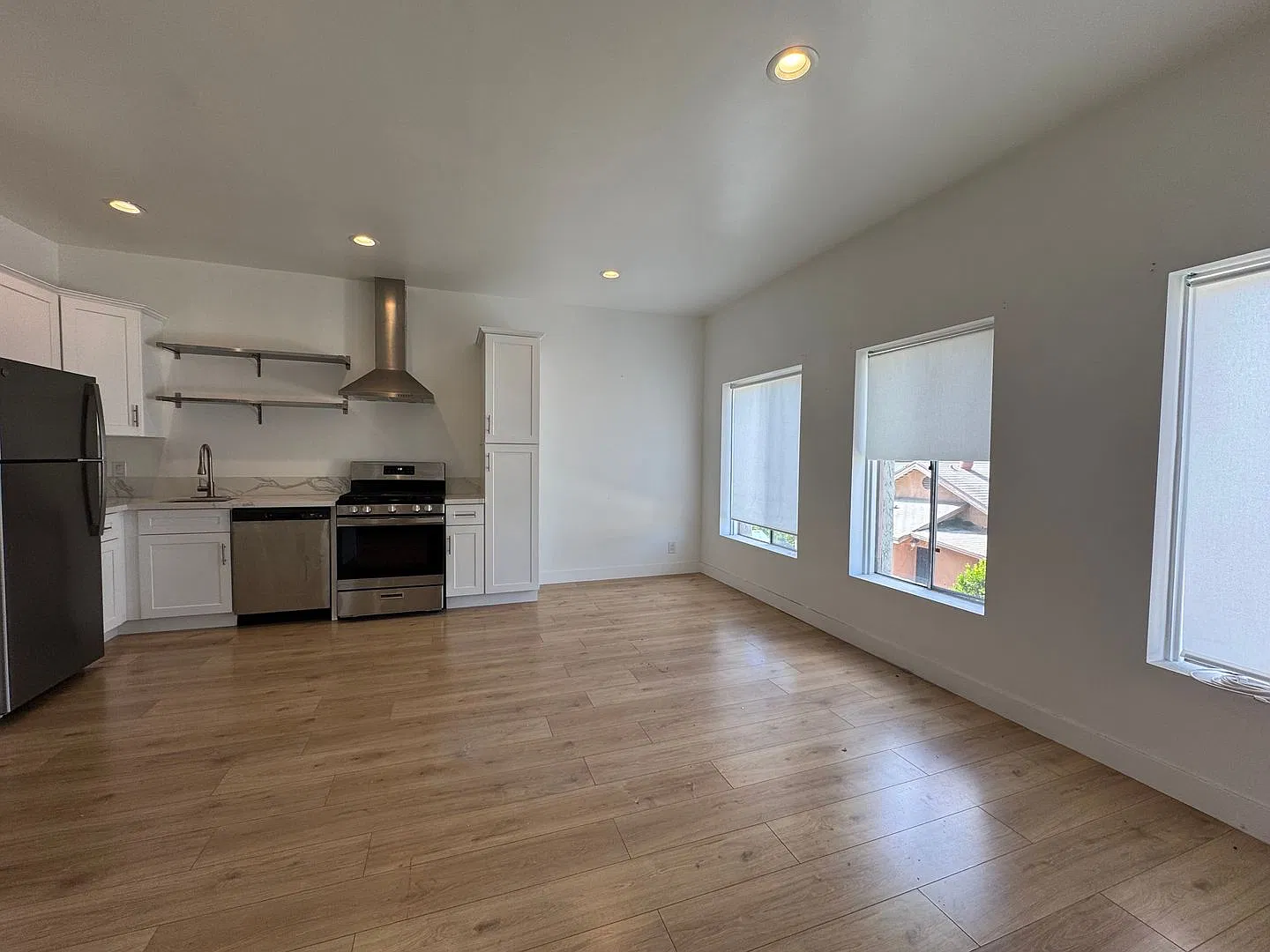 Excellent Location! Lots of Natural Light! Amazing Silverlake Location! Near Los Feliz, Echo park — Photo 2