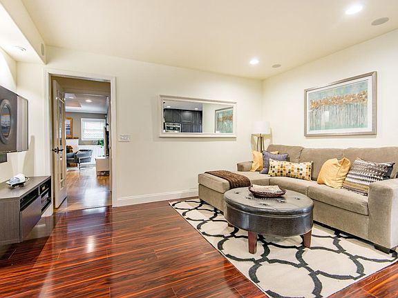 5th image of 223 Carlyn Ave