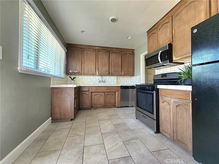 4919 Louise Ave — Photo 8