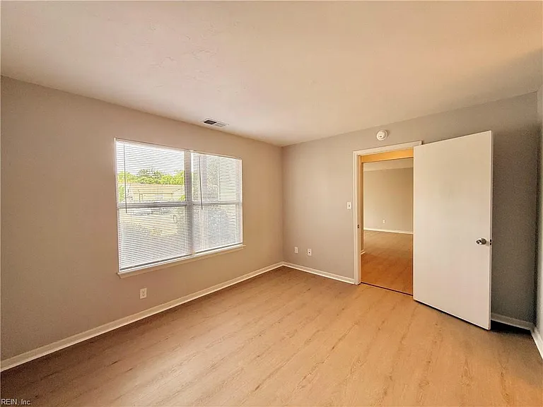 512 Thorncliff Dr #101 — Photo 14