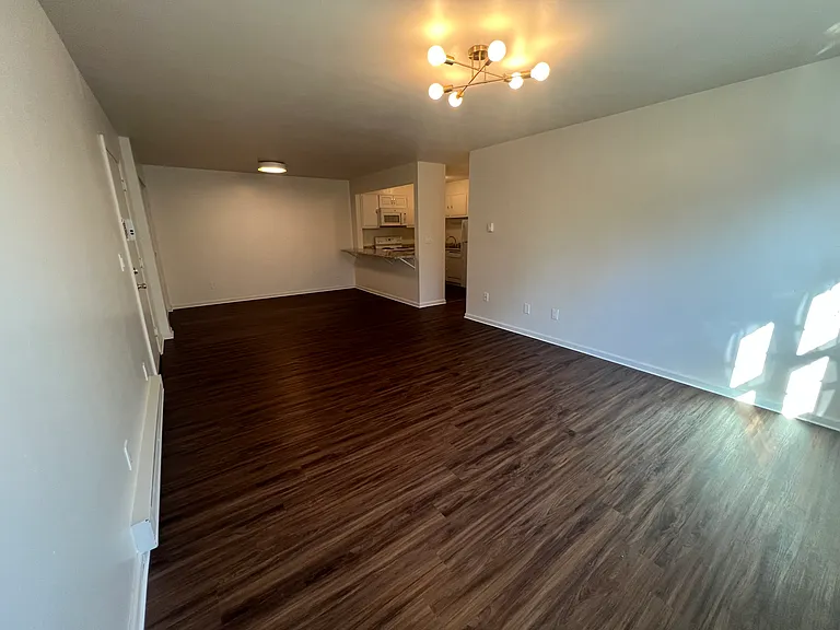 165 Pearl St — Photo 2