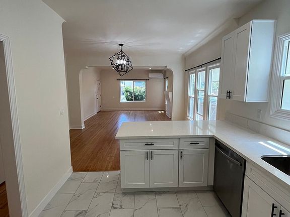 5th image of 1461 S Bedford St #1463