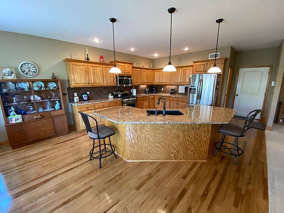 1st image of 4919 Parkway Dr