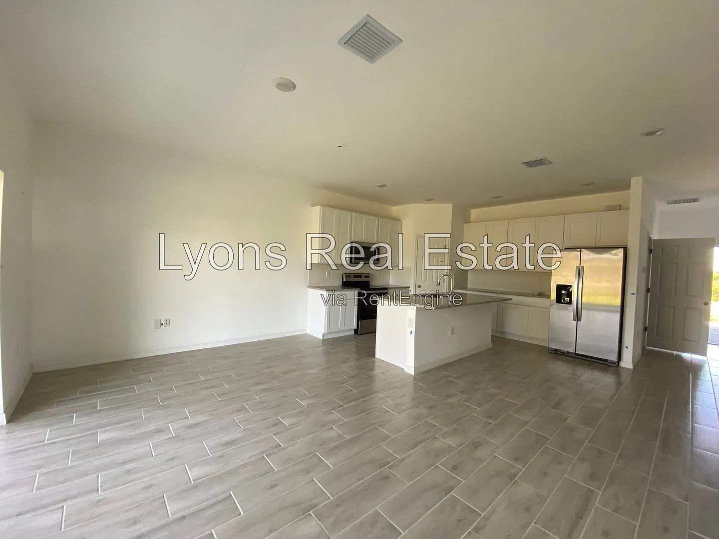 3 bed, 2.0 bath, 1244 sqft, $1,495 — Photo 4