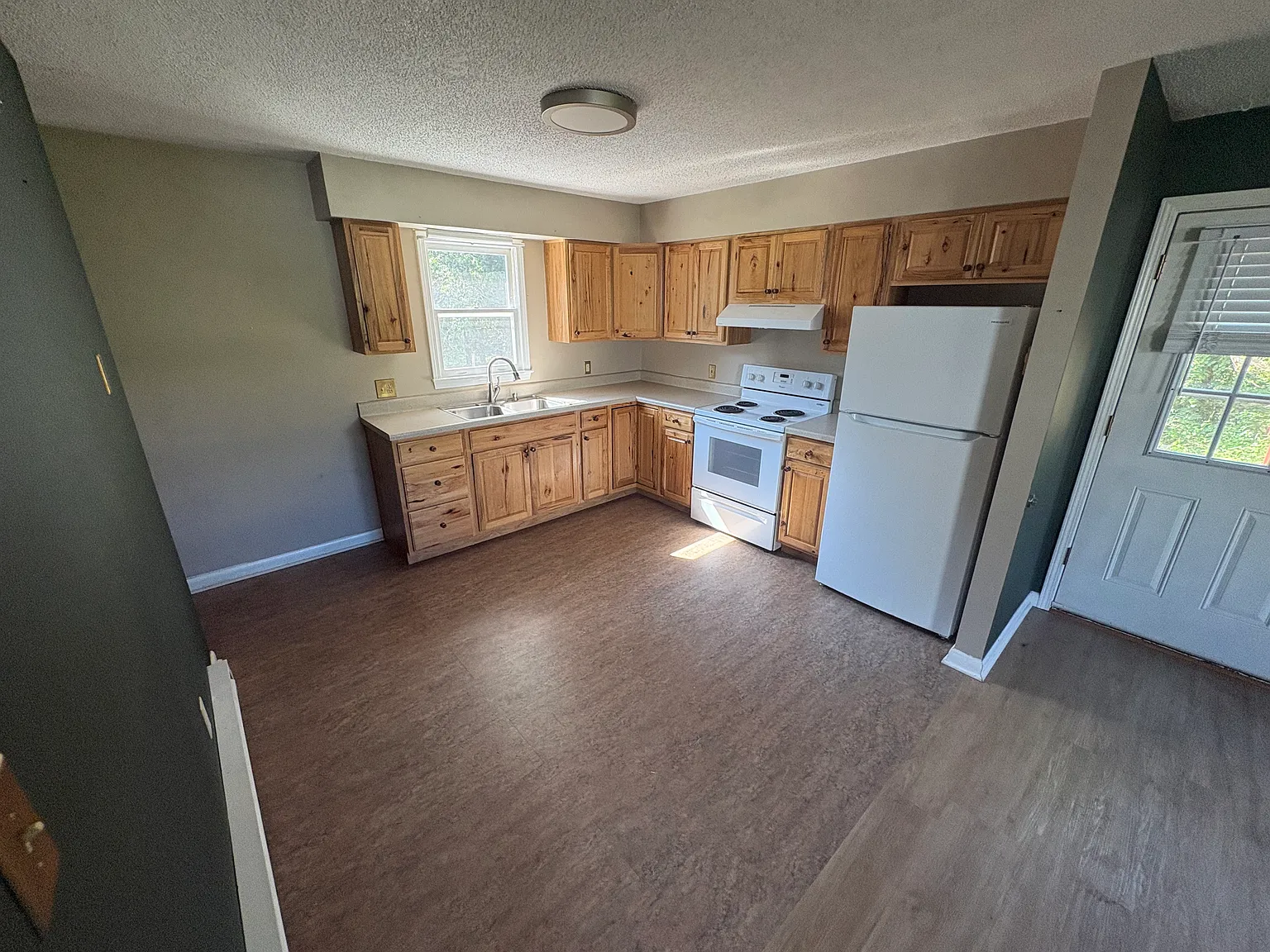 2 bed, 768 sqft, $1,000 — Photo 4
