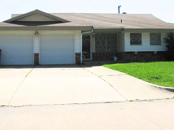 832 S Scott St, Del City, OK 73115