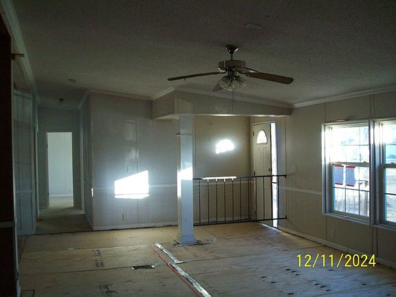 2nd image of 610 W Chestnut Ave