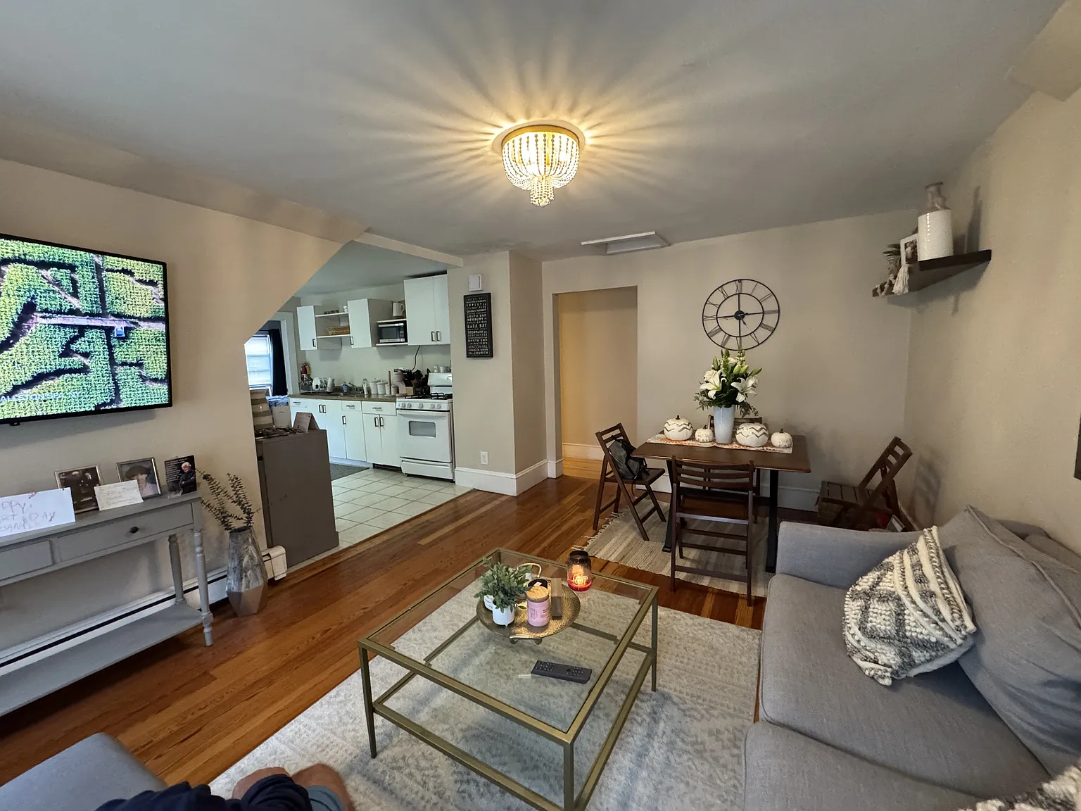3 bed, 1650 sqft, $2,950 — Photo 2