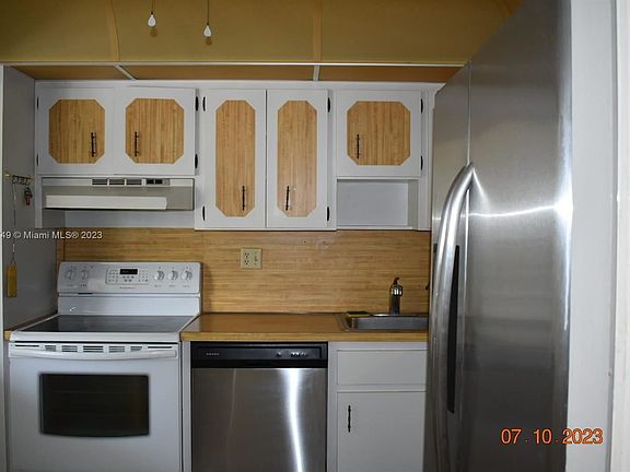 5th image of 3501 Inverrary Dr APT 204