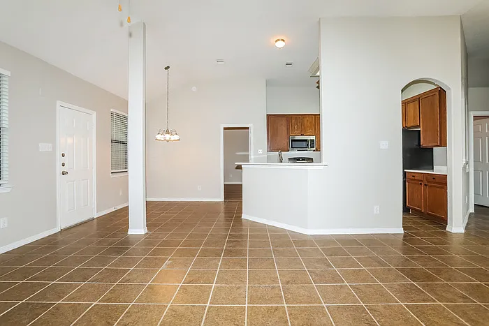 3 bed, 2.0 bath, 1579 sqft, $1,645 — Photo 4