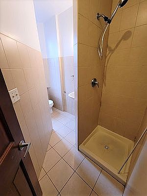 5th image of 256 E 10th St #6X