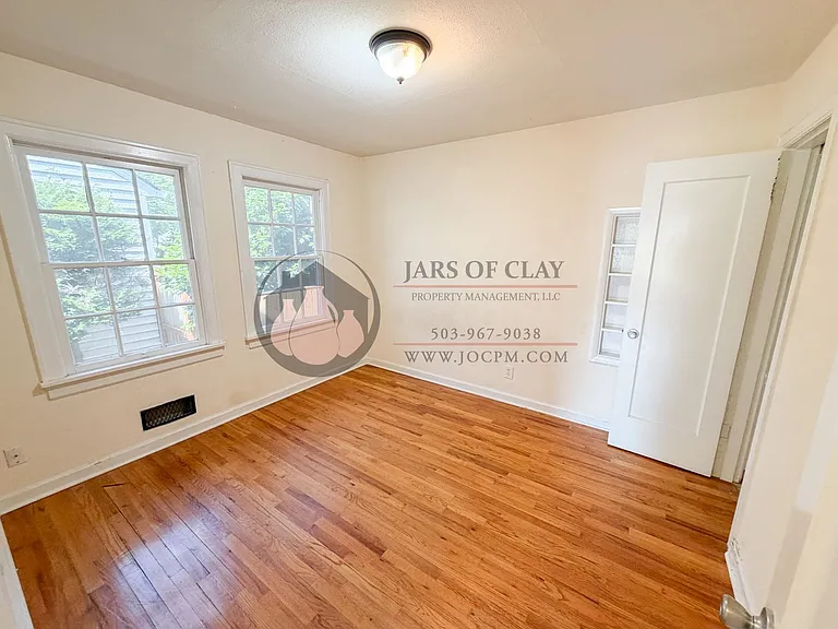 1635 Roosevelt St NE — Photo 11