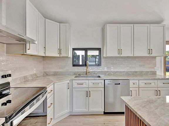 4th image of 1250 SW Marmore Avenue