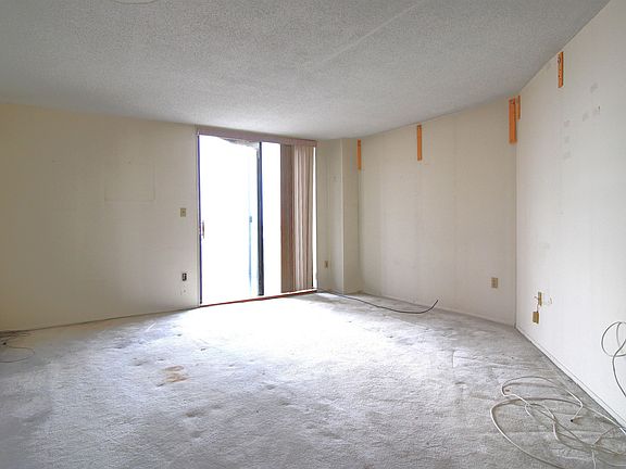 2nd image of 2234 Harmon Cove Tower
