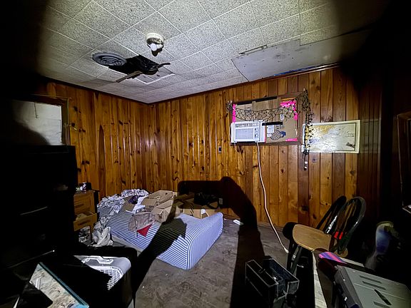 4th image of 731 Jett St