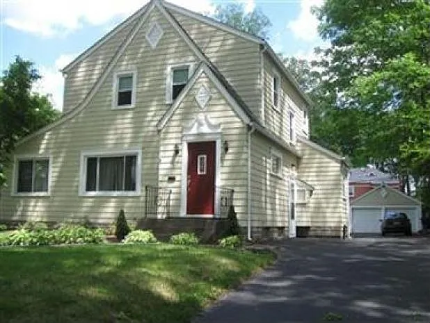 358 Roselawn Ave NE photo 1