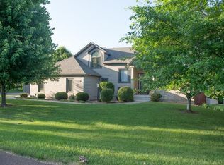 6832 SW 43rd St, Topeka, KS 66610