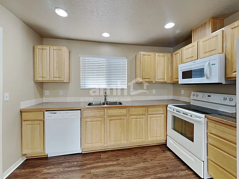 9517 W Shelborne Dr — Photo 3