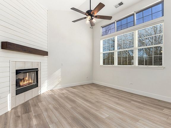 3rd image of 2927 Rutland Cir Unit 202