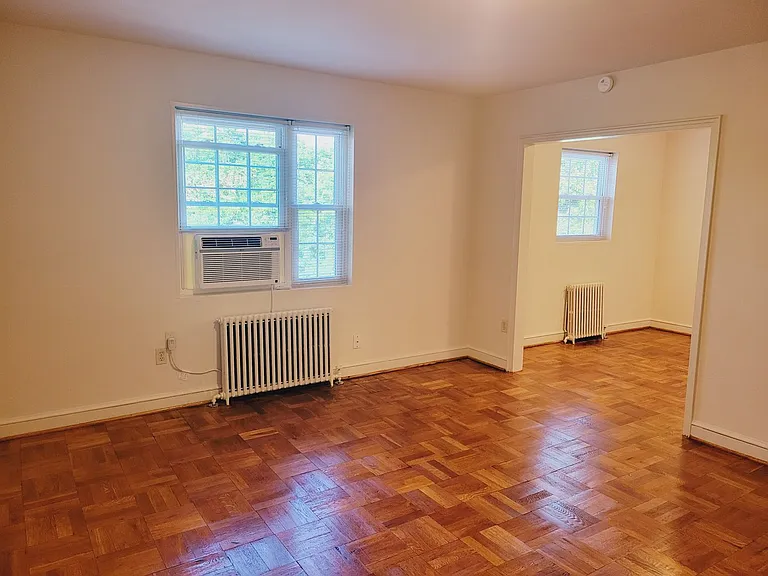 Boulevard Courts Apartments — Photo 16
