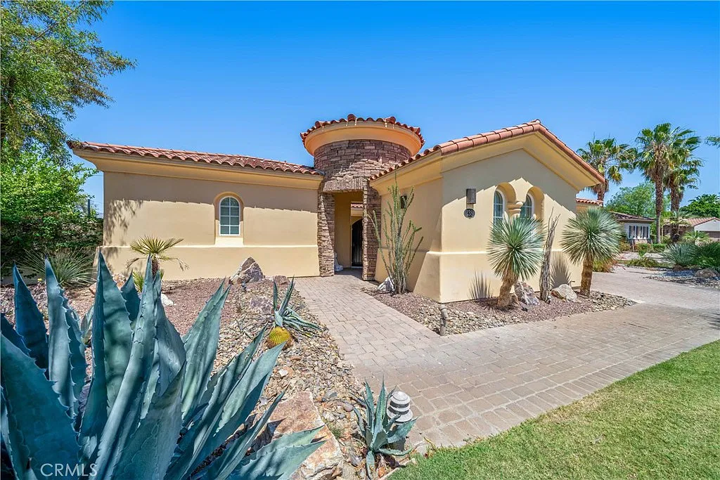 4 bed, 4.5 bath, 3598 sqft, $12,950 — Photo 3