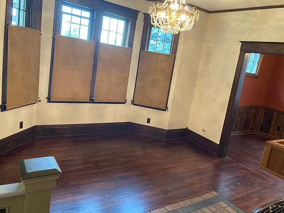 2nd image of 328 W Kenilworth Ave