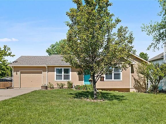 2nd image of 1186 S Greenwood Park