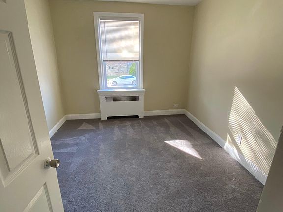 3rd image of 3300 Glenview St Floor 1