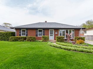 1424 E Green Ln, Mount Prospect, IL