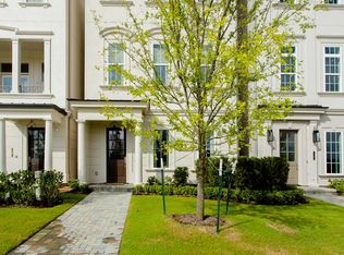 735 Somerset Commons Ln, Houston, TX 77024