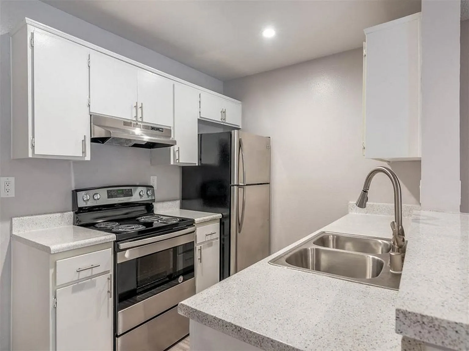 Park Heights Apartments — Photo 4