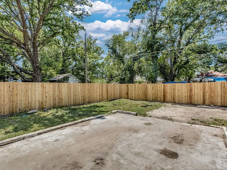 1227 N Lewellen Ave — Photo 29