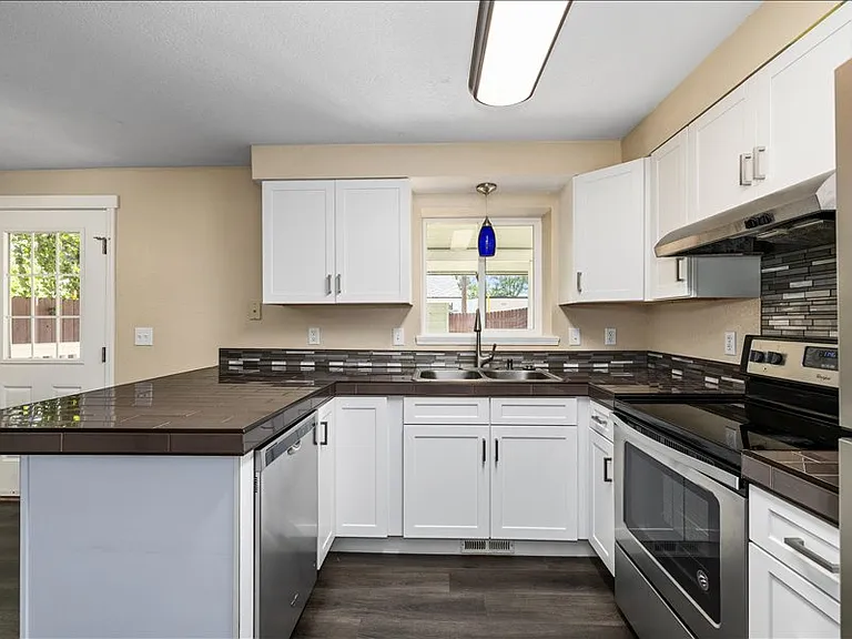 1316 S Manitou Ave — Photo 9