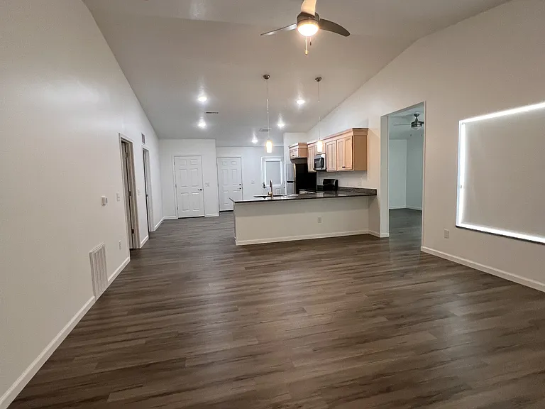 212 S Taylor St — Photo 34