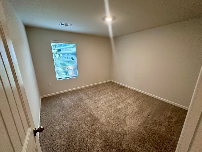 19 Manor Way — Photo 35