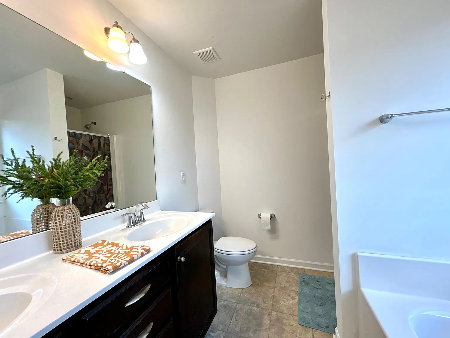 4 bed, 2.5 bath, 1862 sqft, $1,594 — Photo 4