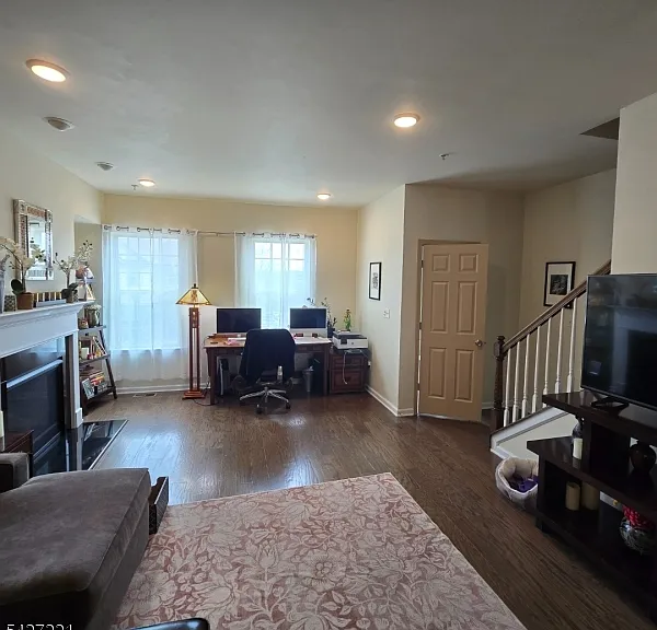 76 Albert Ct — Photo 18