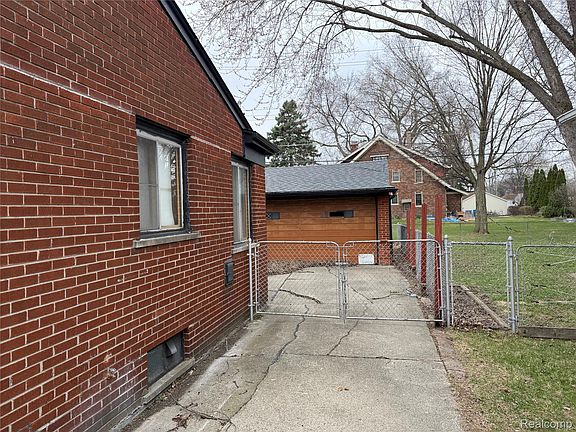 5th image of 8225 Lochdale St