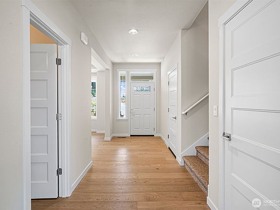 5th image of 800 Bodie Court SE