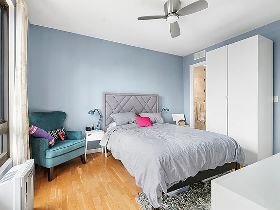 5th image of 500 4th Ave APT 10E