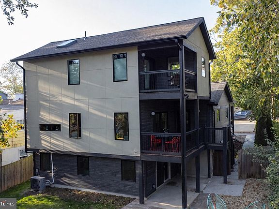 3rd image of 3202 Edgewood Rd