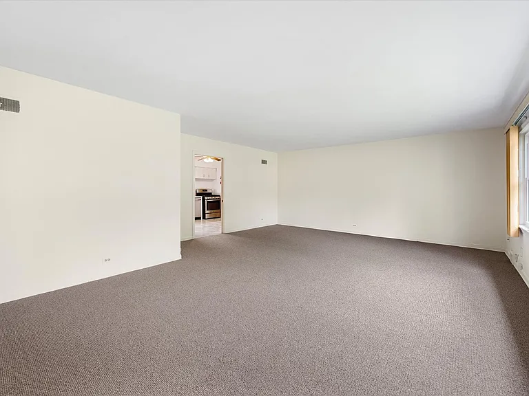 429 S Stratford Ave — Photo 5